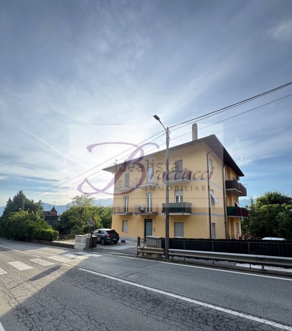 appartamento in vendita a Luino in zona Tecco