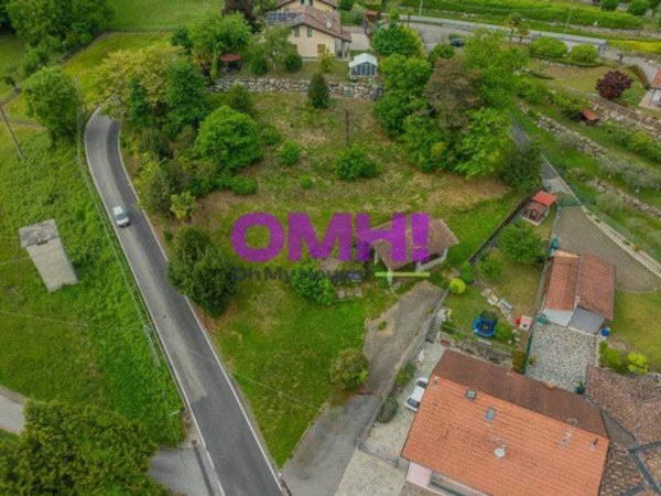 negozio in vendita a Luino in zona Poppino