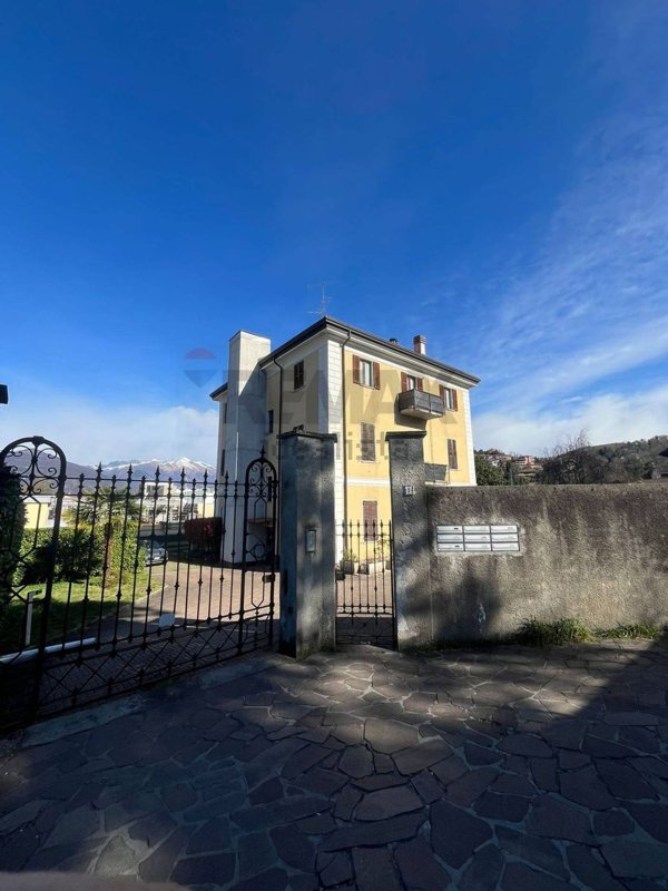 appartamento in vendita a Luino in zona San Pietro