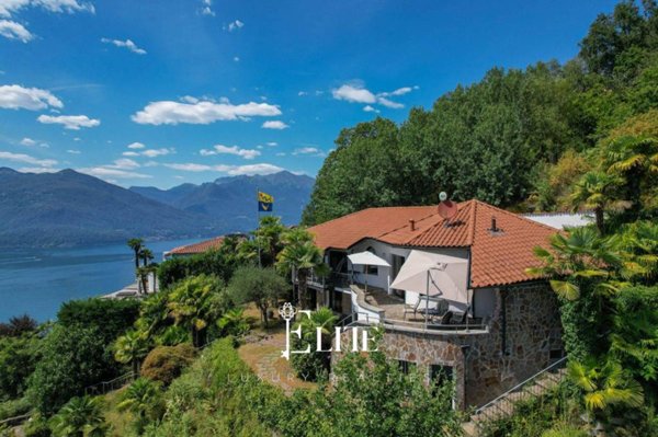 casa indipendente in vendita a Luino in zona Tecco