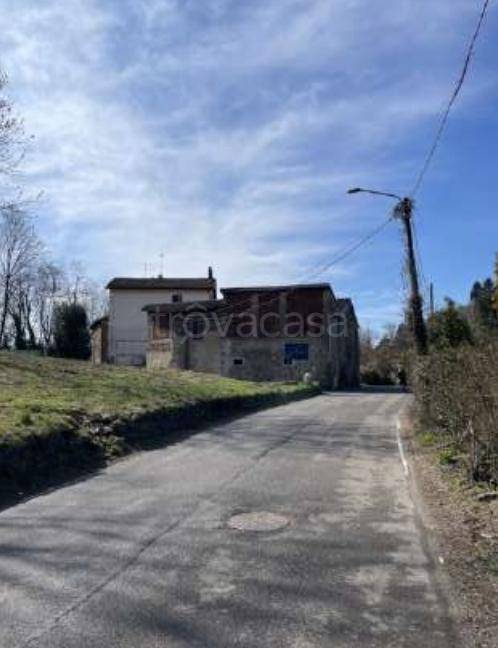 appartamento in vendita a Luino in zona Poppino