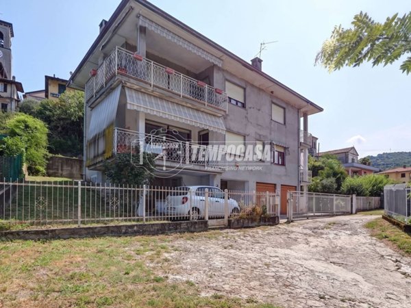 casa indipendente in vendita a Luino in zona Voldomino