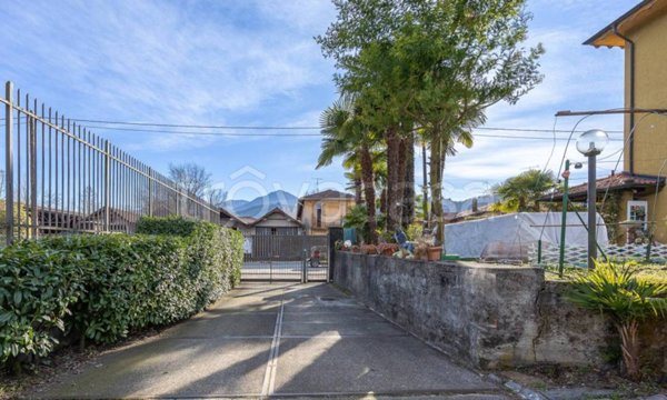 appartamento in vendita a Luino in zona Voldomino