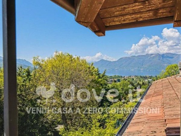 appartamento in vendita a Luino in zona Longhirolo