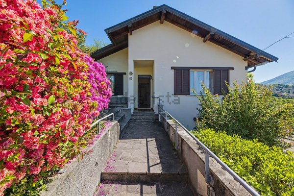 casa indipendente in vendita a Luino in zona San Pietro