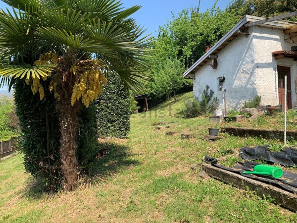 casale in vendita a Luino in zona Tecco