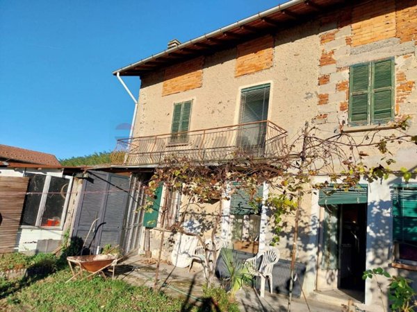 casa indipendente in vendita a Luino in zona Voldomino
