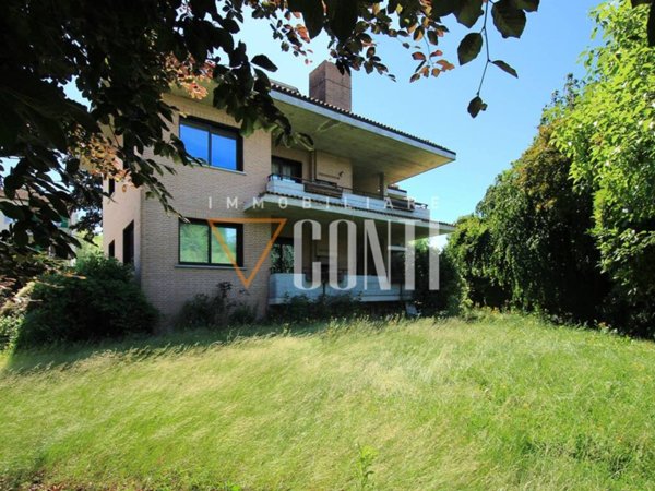 casa indipendente in vendita a Luino