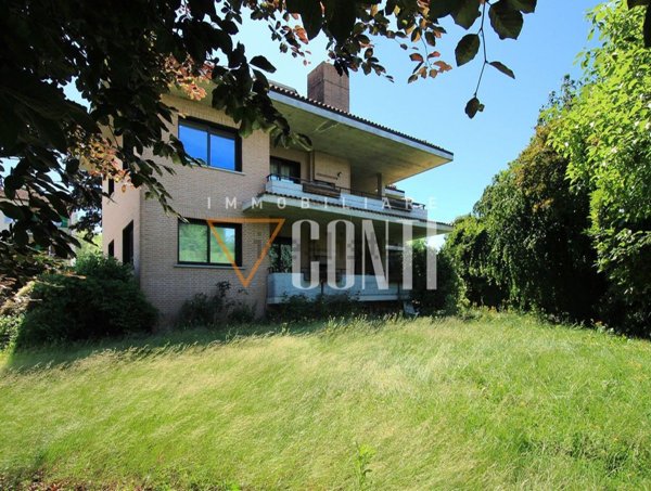 casa indipendente in vendita a Luino