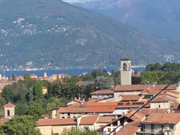 appartamento in vendita a Luino in zona Voldomino