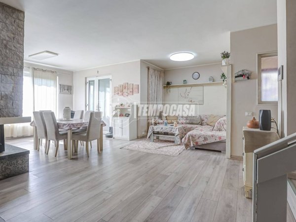 casa indipendente in vendita a Luino
