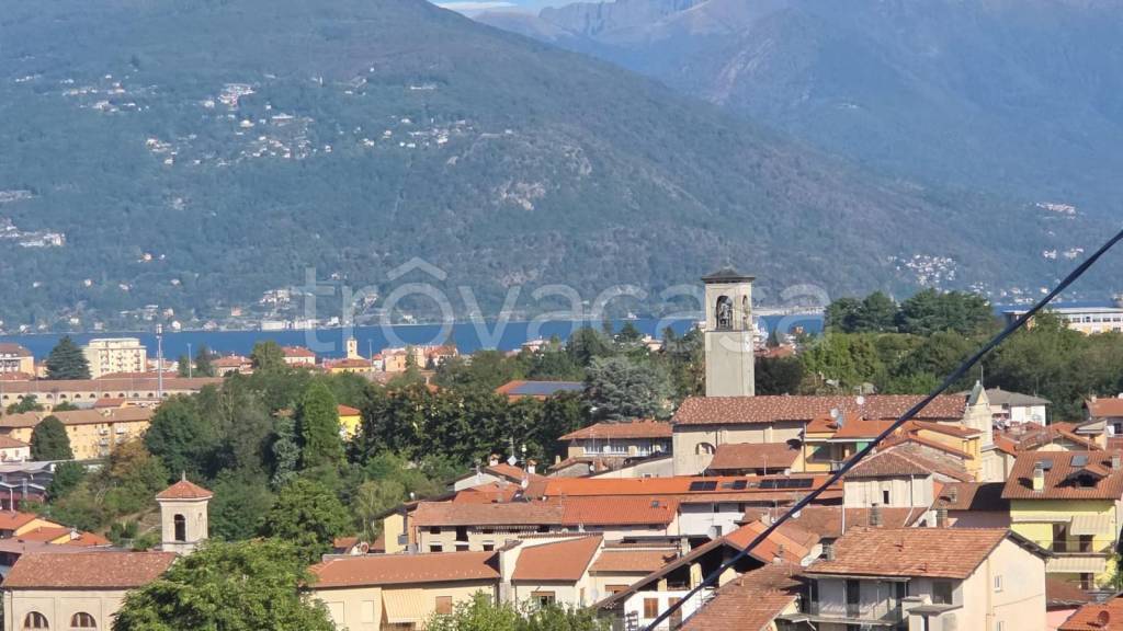 appartamento in vendita a Luino in zona Voldomino