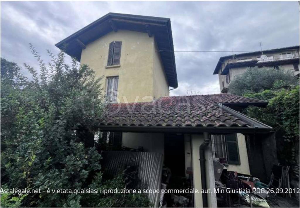 casa indipendente in vendita a Luino in zona Voldomino