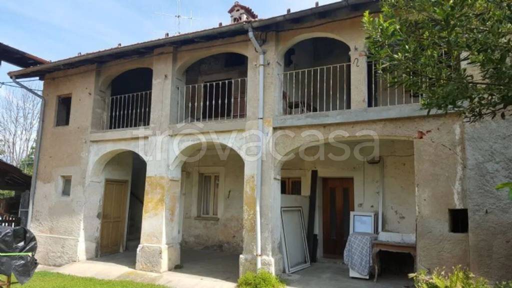 appartamento in vendita a Luino in zona Pianazzo