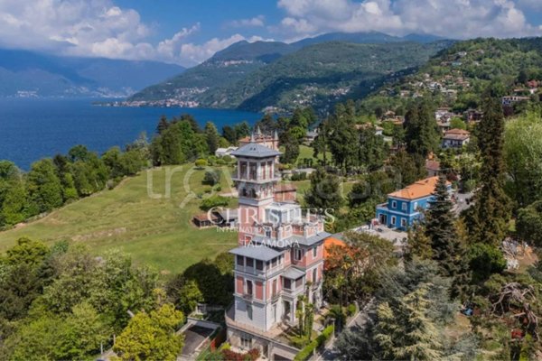 casa indipendente in vendita a Luino in zona San Pietro