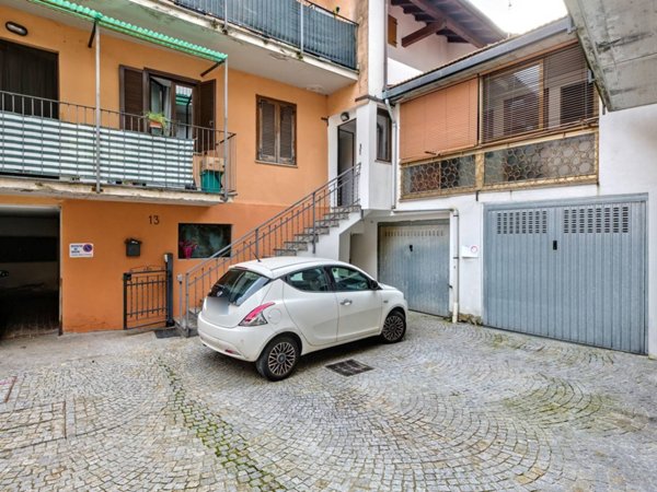 casa indipendente in vendita a Luino in zona Voldomino