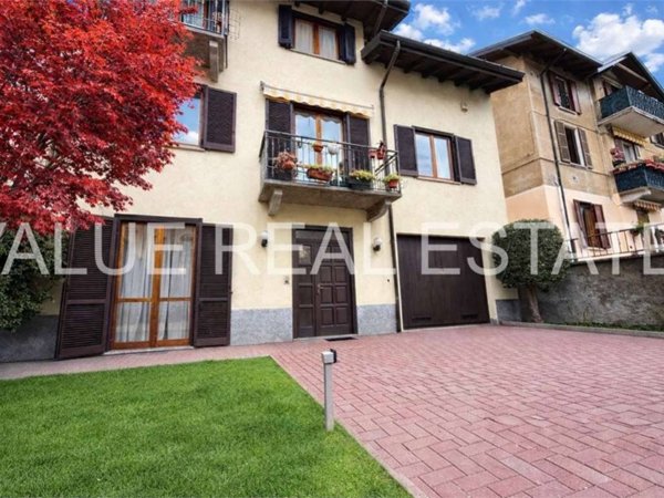 casa indipendente in vendita a Luino in zona San Pietro