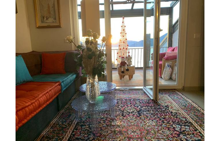 casa indipendente in vendita a Luino in zona Tecco
