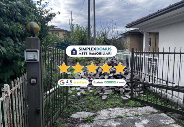 casa indipendente in vendita a Luino in zona Voldomino