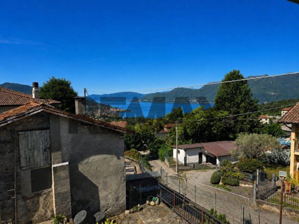 casa indipendente in vendita a Luino in zona Poppino