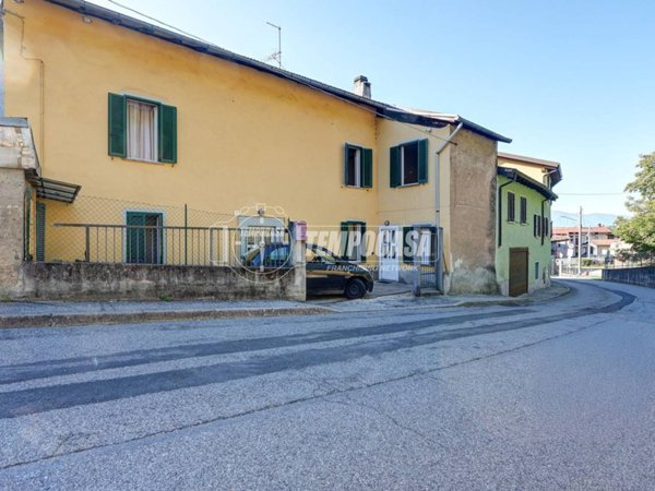 casa indipendente in vendita a Luino in zona Voldomino