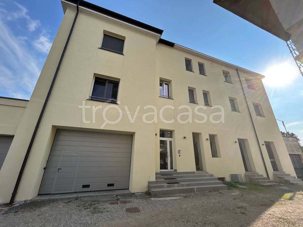 appartamento in vendita a Luino in zona San Pietro