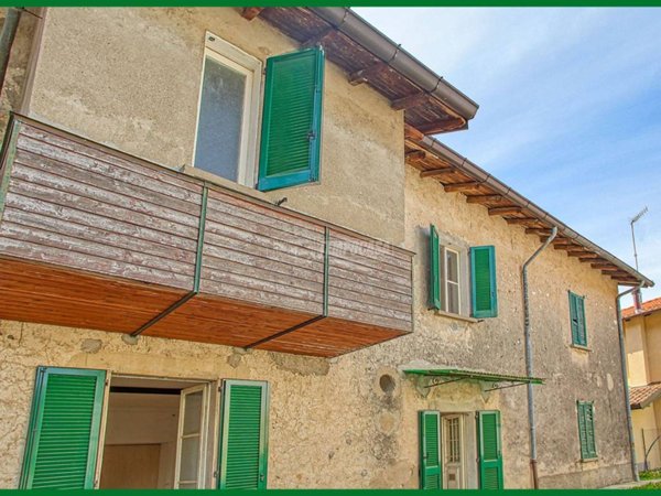 appartamento in vendita a Luvinate