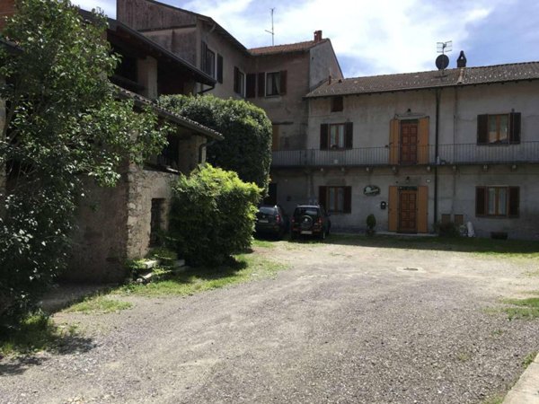 appartamento in vendita a Luvinate