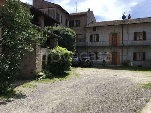 appartamento in vendita a Luvinate