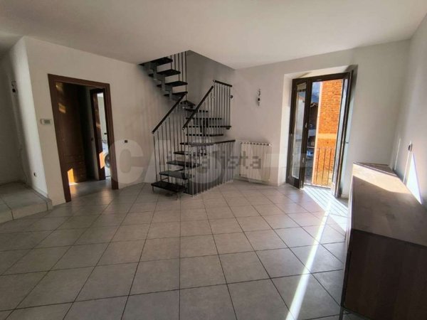 appartamento in vendita a Luvinate