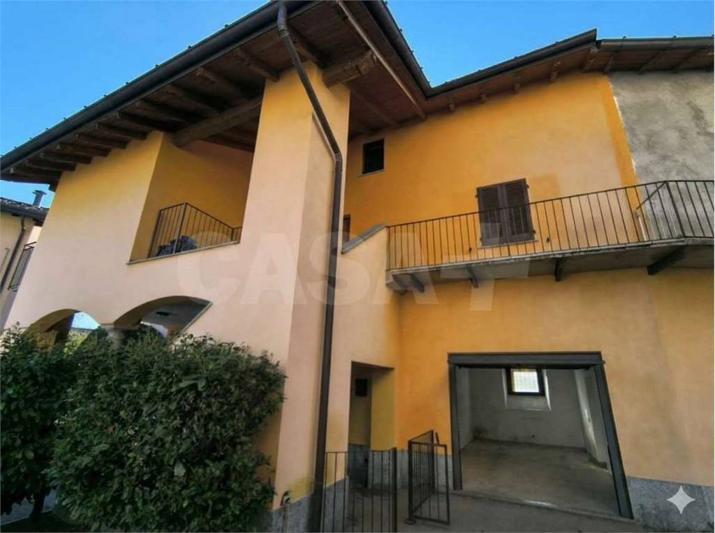 appartamento in vendita a Luvinate