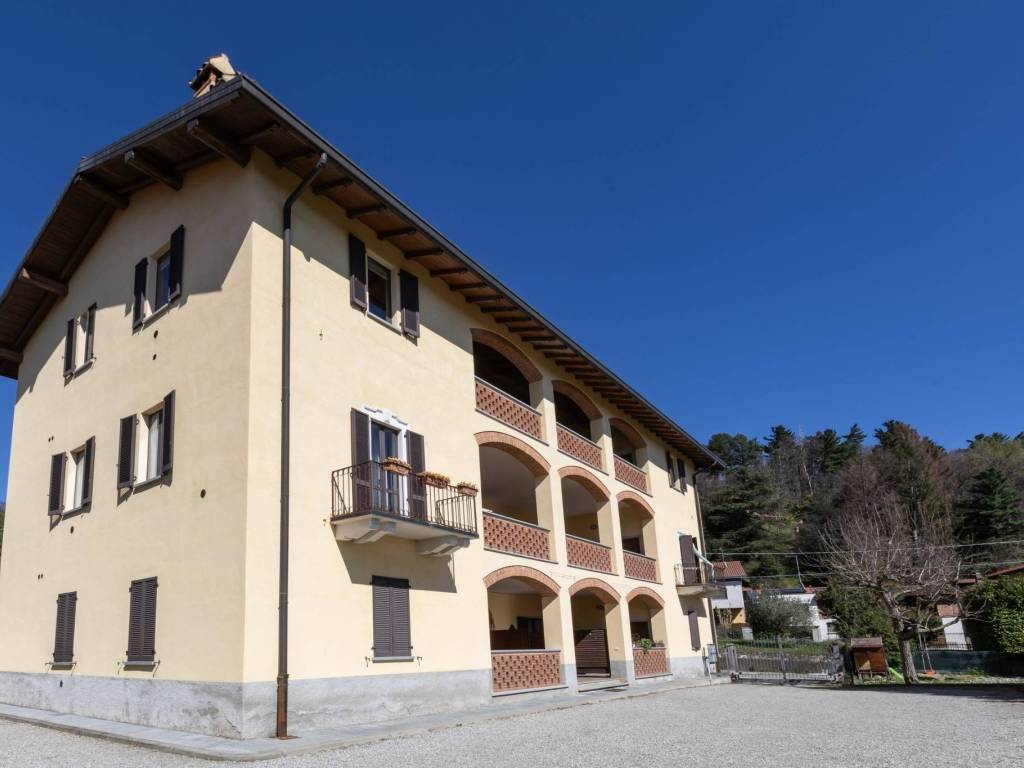 appartamento in vendita a Luvinate