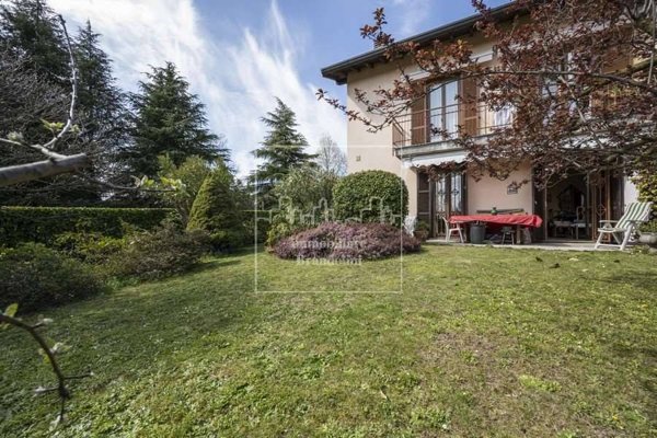 appartamento in vendita a Luvinate