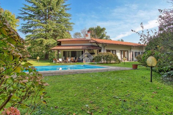 casa indipendente in vendita a Luvinate