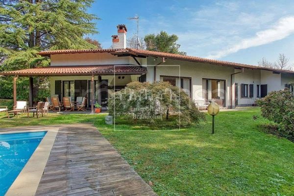 casa indipendente in vendita a Luvinate