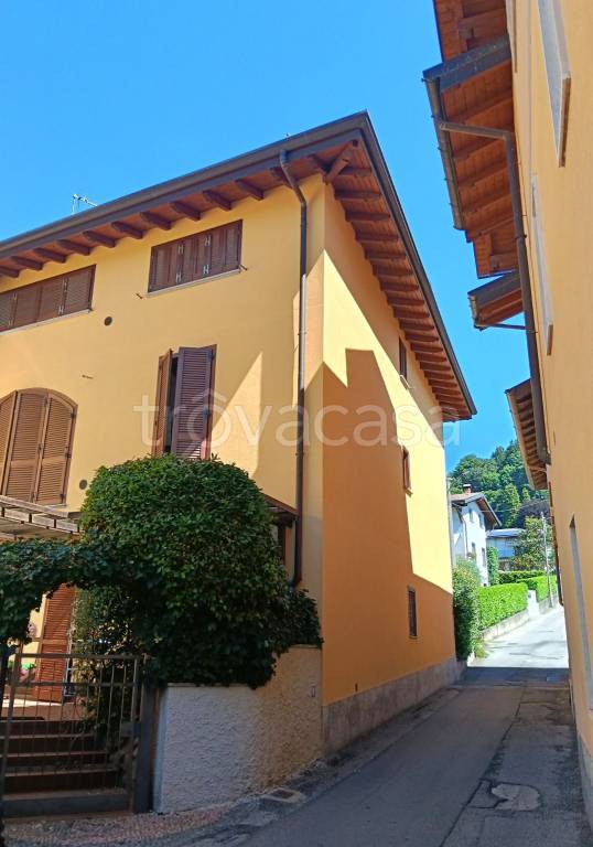 appartamento in vendita a Luvinate