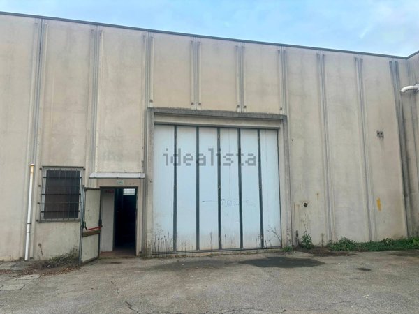 capannone in vendita a Malnate