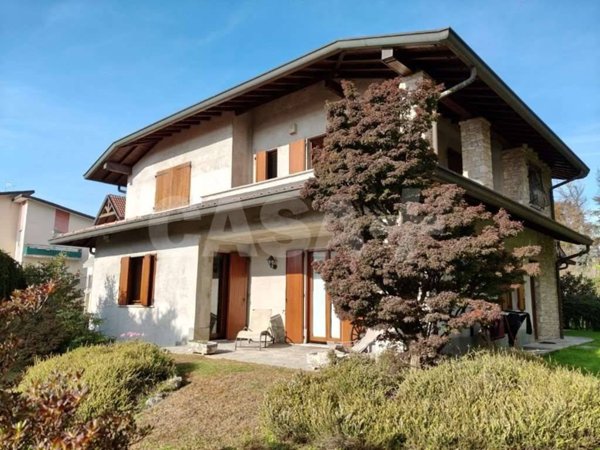 casa indipendente in vendita a Malnate