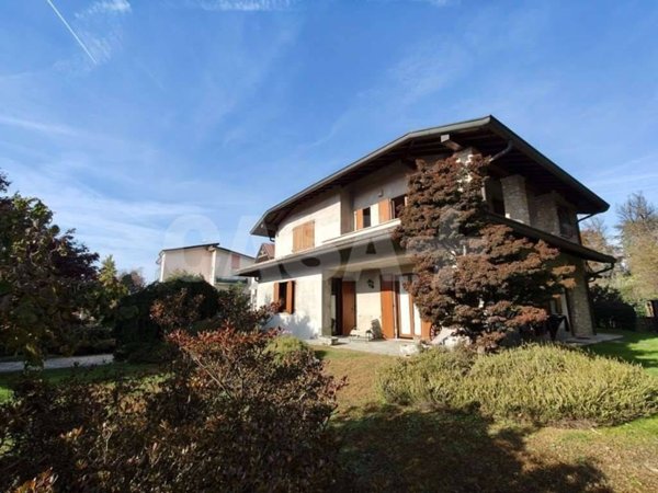 casa indipendente in vendita a Malnate