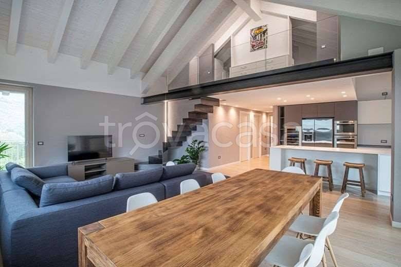casa indipendente in vendita a Malnate in zona San Salvatore