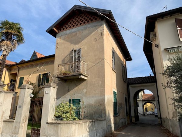 casa semindipendente in vendita a Malnate