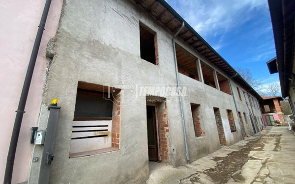 appartamento in vendita a Malnate