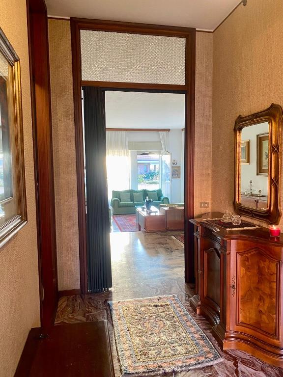 casa indipendente in vendita a Malnate