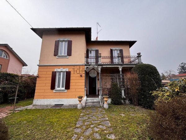 casa indipendente in vendita a Malnate