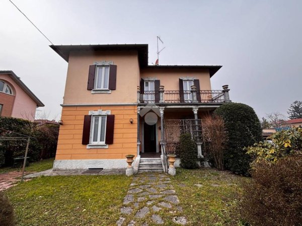 casa indipendente in vendita a Malnate