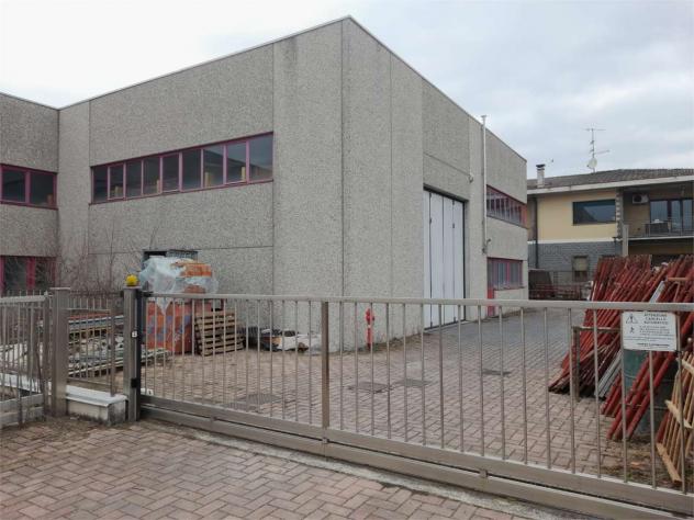 locale commerciale in vendita a Malnate