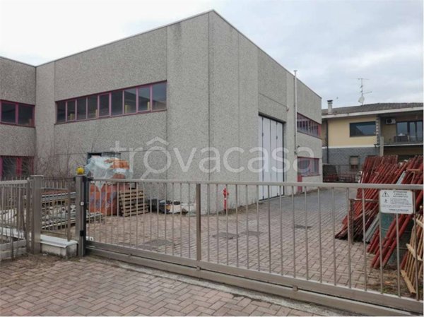locale commerciale in vendita a Malnate