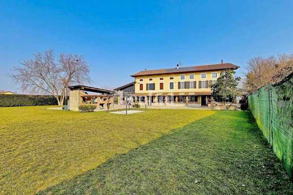 casa indipendente in vendita a Malnate in zona San Salvatore