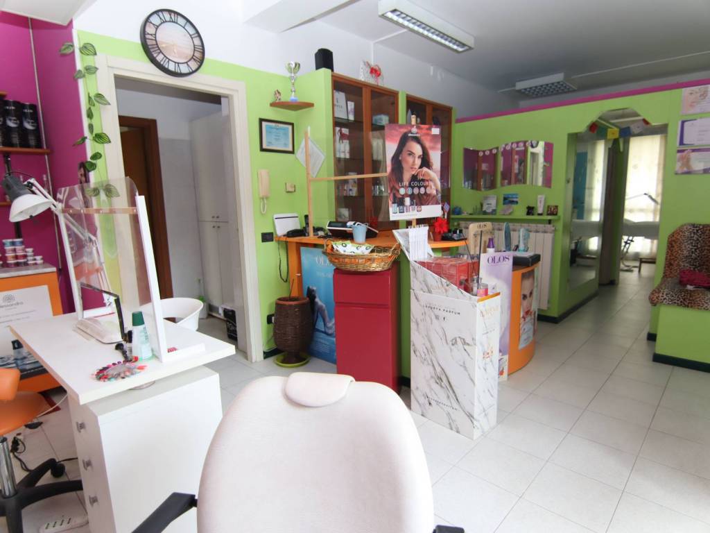 negozio in vendita a Malnate
