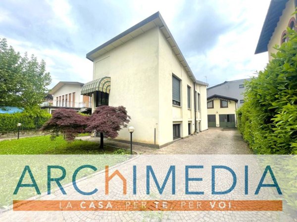 casa indipendente in vendita a Malnate